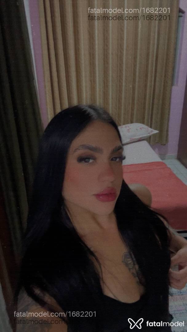 Acompanhante mulher morena (o) de olhos pretos - Mia Ravelle