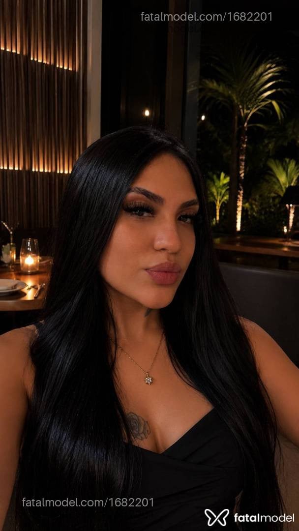 Acompanhante mulher morena (o) de olhos pretos - Liz Monteiro