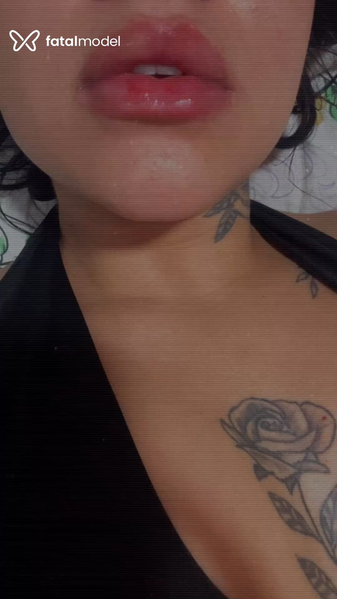 Acompanhante mulher morena (o) de olhos pretos - Liz Monteiro