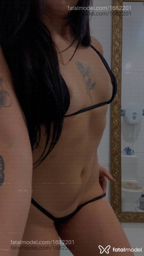 Acompanhante mulher morena (o) de olhos pretos - Mia Ravelle