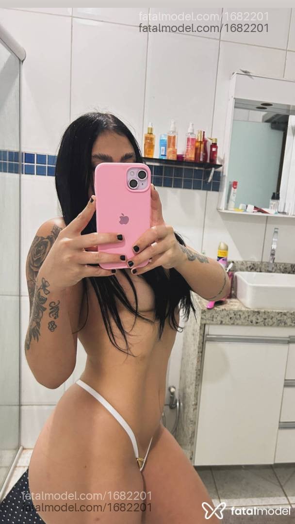 Acompanhante mulher morena (o) de olhos pretos - Liz Monteiro