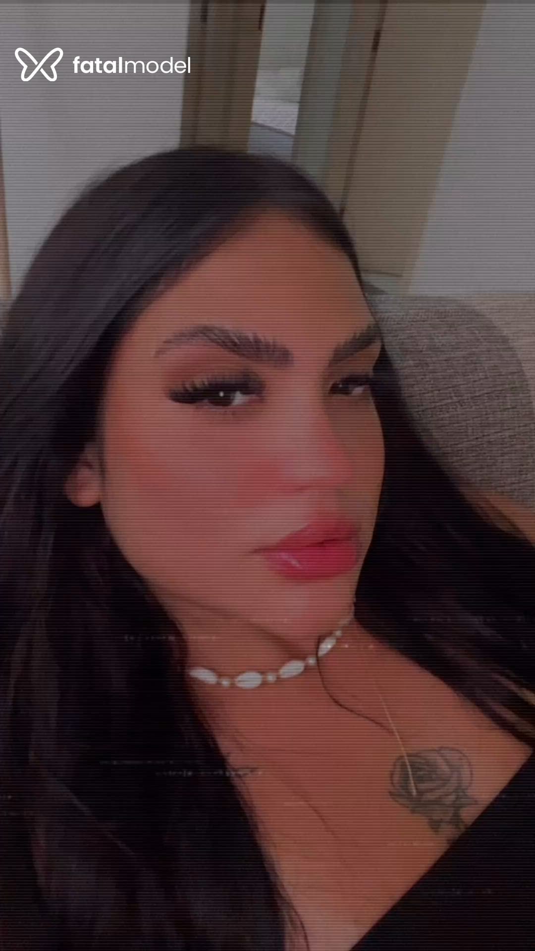Acompanhante mulher morena (o) de olhos pretos - Liz Monteiro
