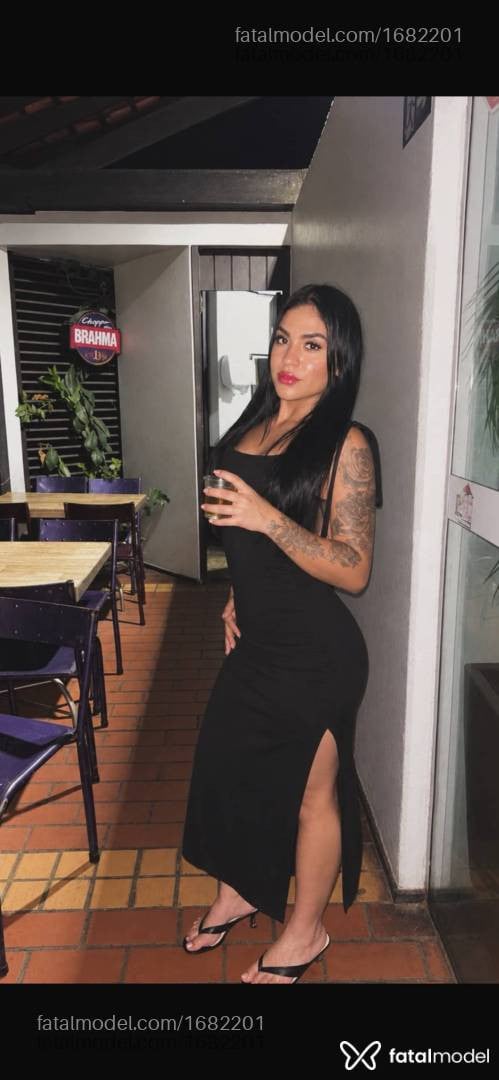 Acompanhante mulher morena (o) de olhos pretos - Mia Ravelle