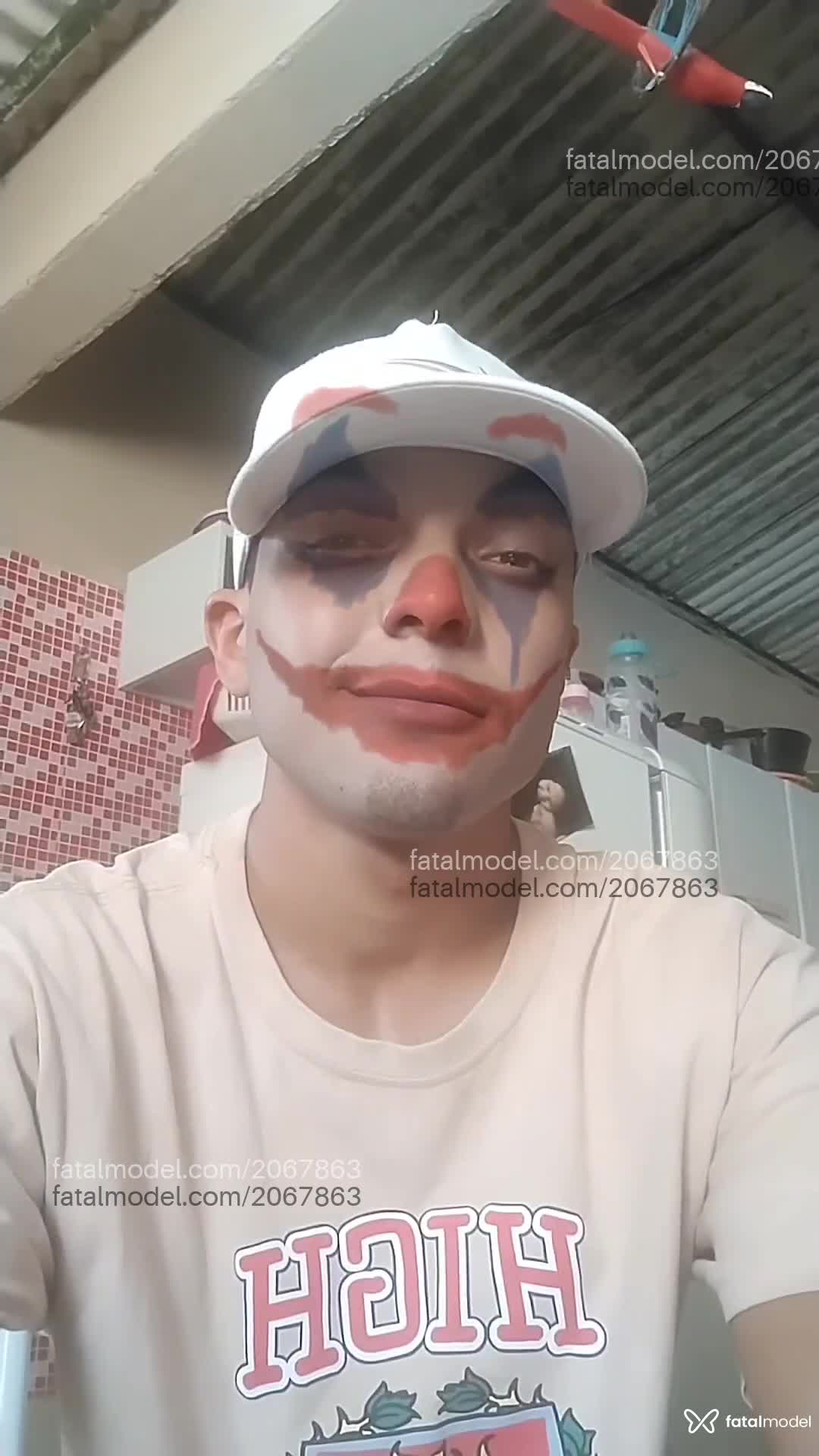 Acompanhante homem com cabelo castanho de olhos castanhos em Espera Feliz Acompanhante homem com cabelo castanho de olhos castanhos em Espera Feliz - Zeuss