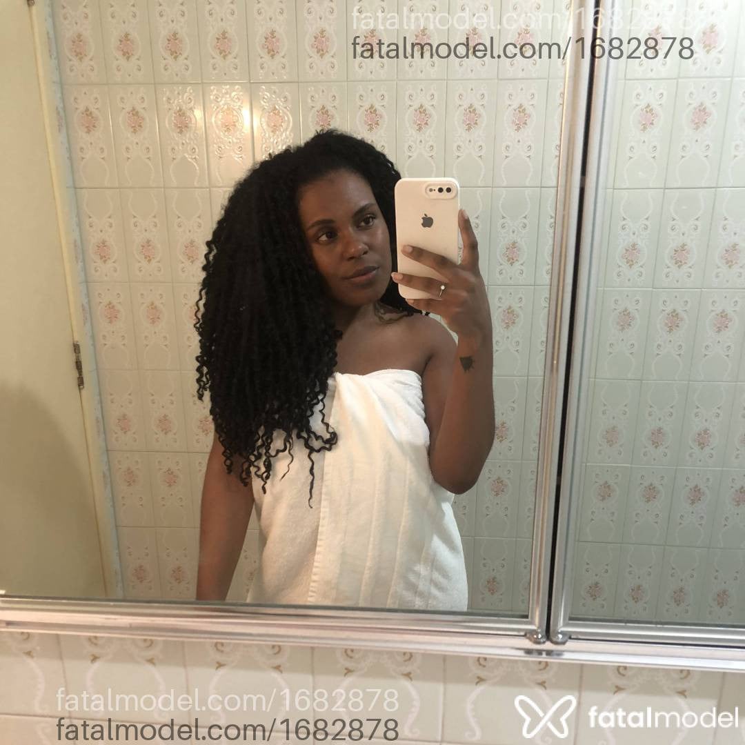 Acompanhante mulher morena (o) de olhos pretos em Porto Alegre - Helen Muller