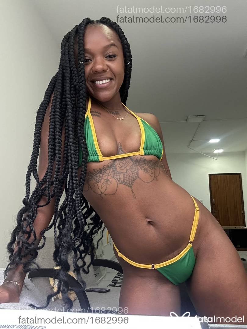 Acompanhante mulher morena (o) de olhos pretos em São José - Preta Nuru