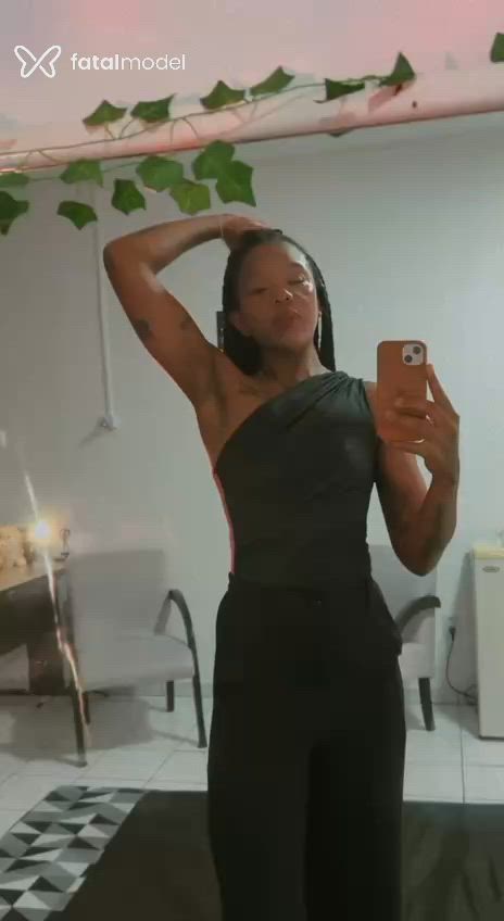 Acompanhante mulher morena (o) de olhos pretos - Preta Nuru