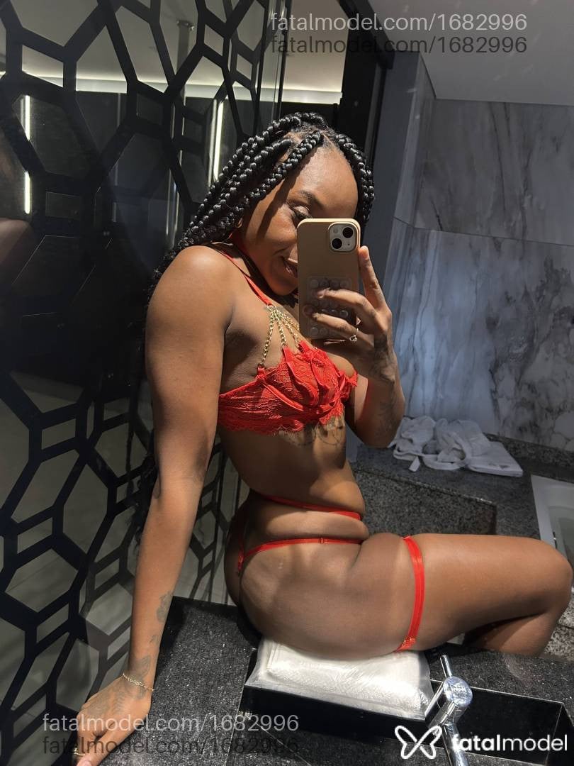 Acompanhante mulher morena (o) de olhos pretos em São José - Preta Nuru