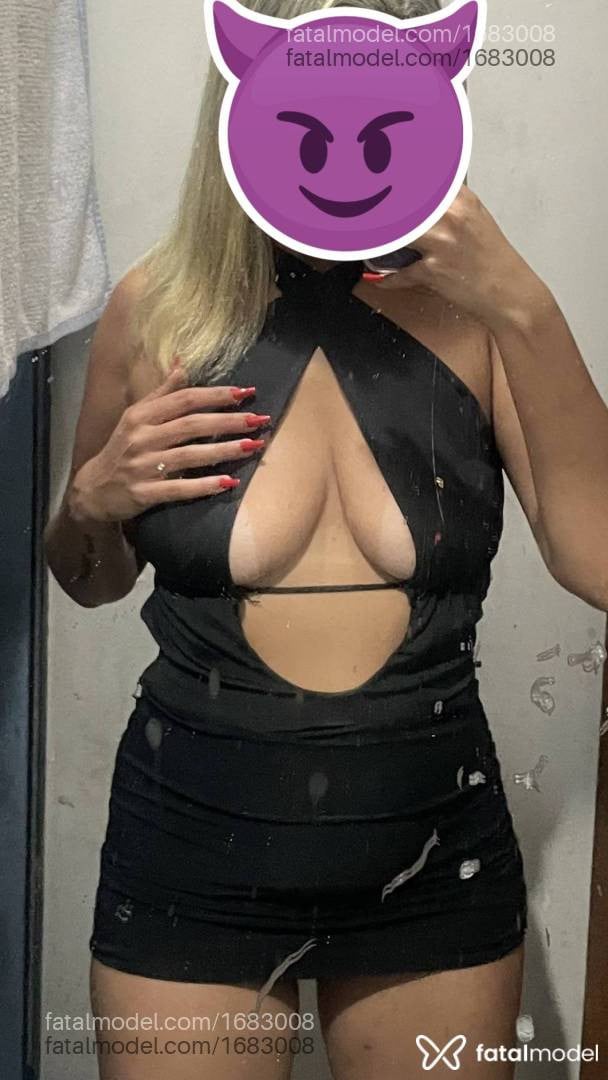 Acompanhante mulher loira (o) de olhos castanhos - Roberta