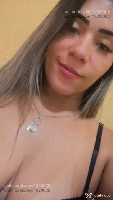 Acompanhante mulher loira (o) de olhos castanhos em Armação dos Búzios - Roberta