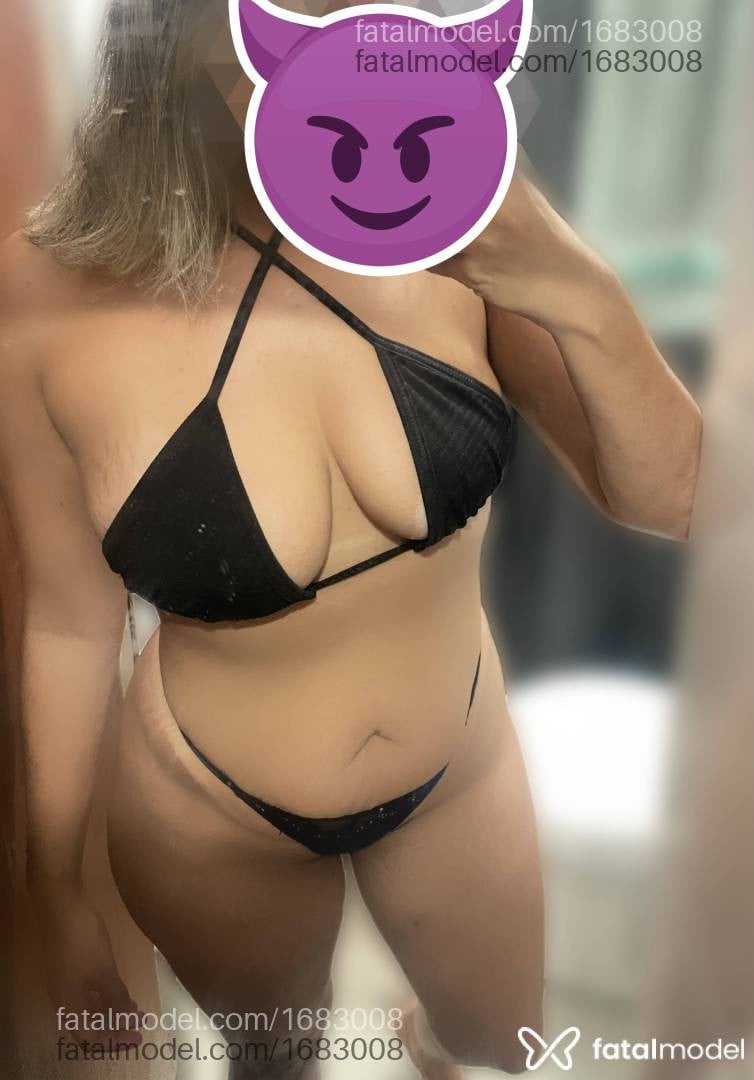 Acompanhante mulher loira (o) de olhos castanhos - Roberta