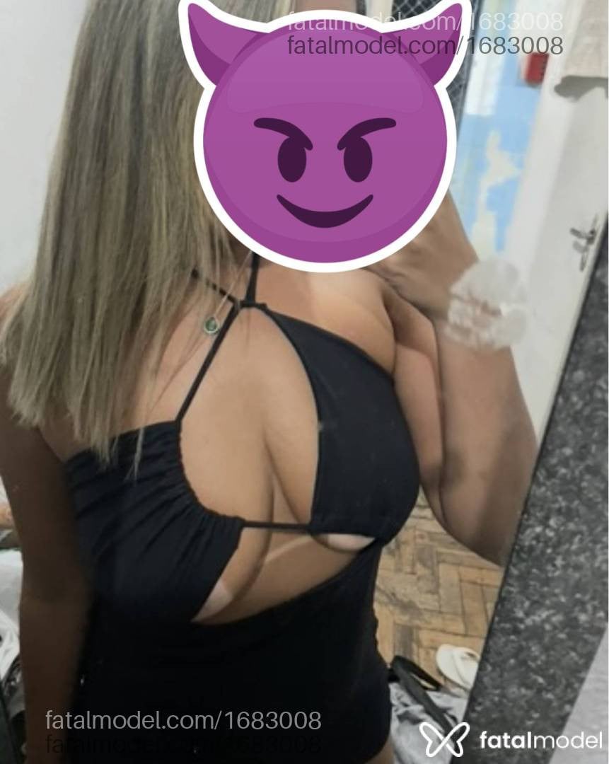 Acompanhante mulher loira (o) de olhos castanhos - Roberta