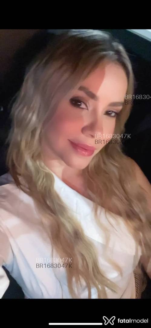 Acompanhante mulher loira (o) de olhos castanhos em Brusque - Helena