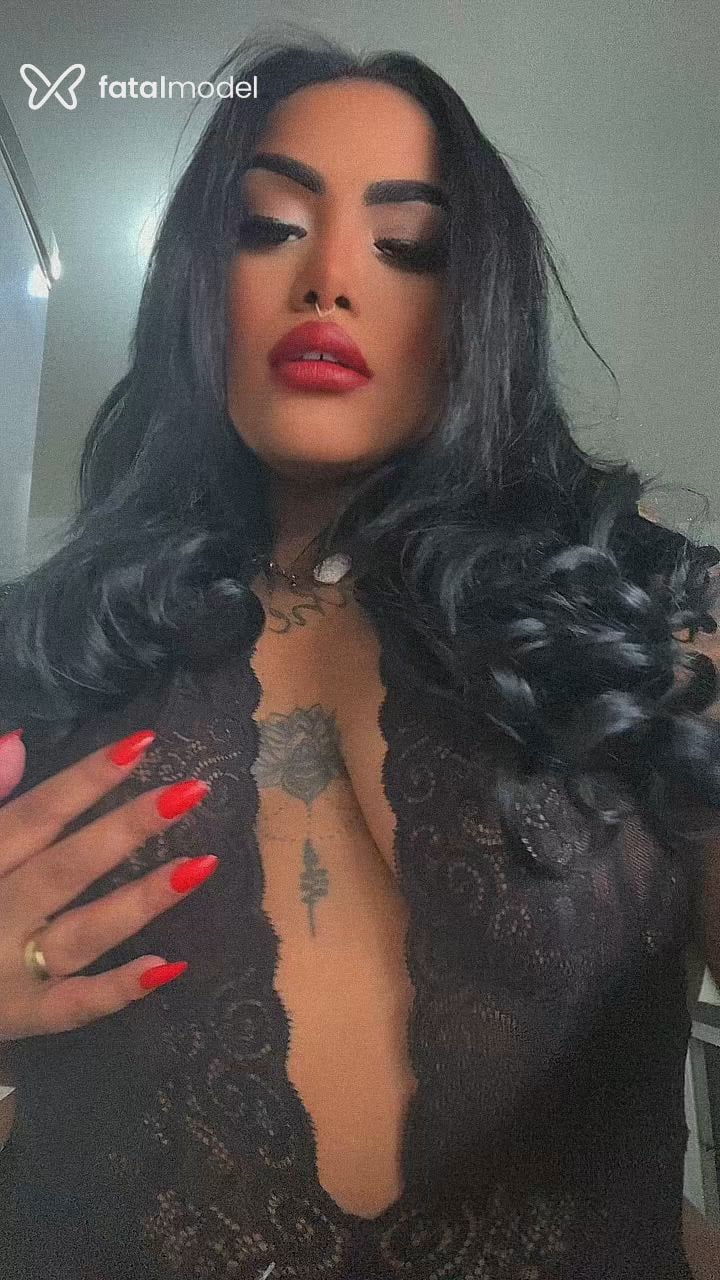 Acompanhante mulher com cabelo castanho de olhos castanhos - Maju Madellin