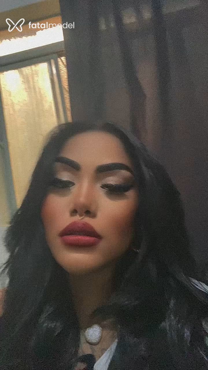 Acompanhante mulher com cabelo castanho de olhos castanhos - Maju Madellin