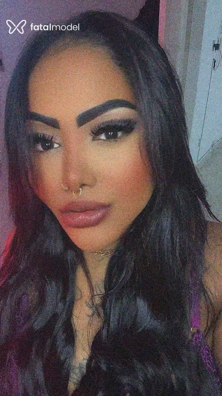 Acompanhante mulher com cabelo castanho de olhos castanhos - Maju Madellin
