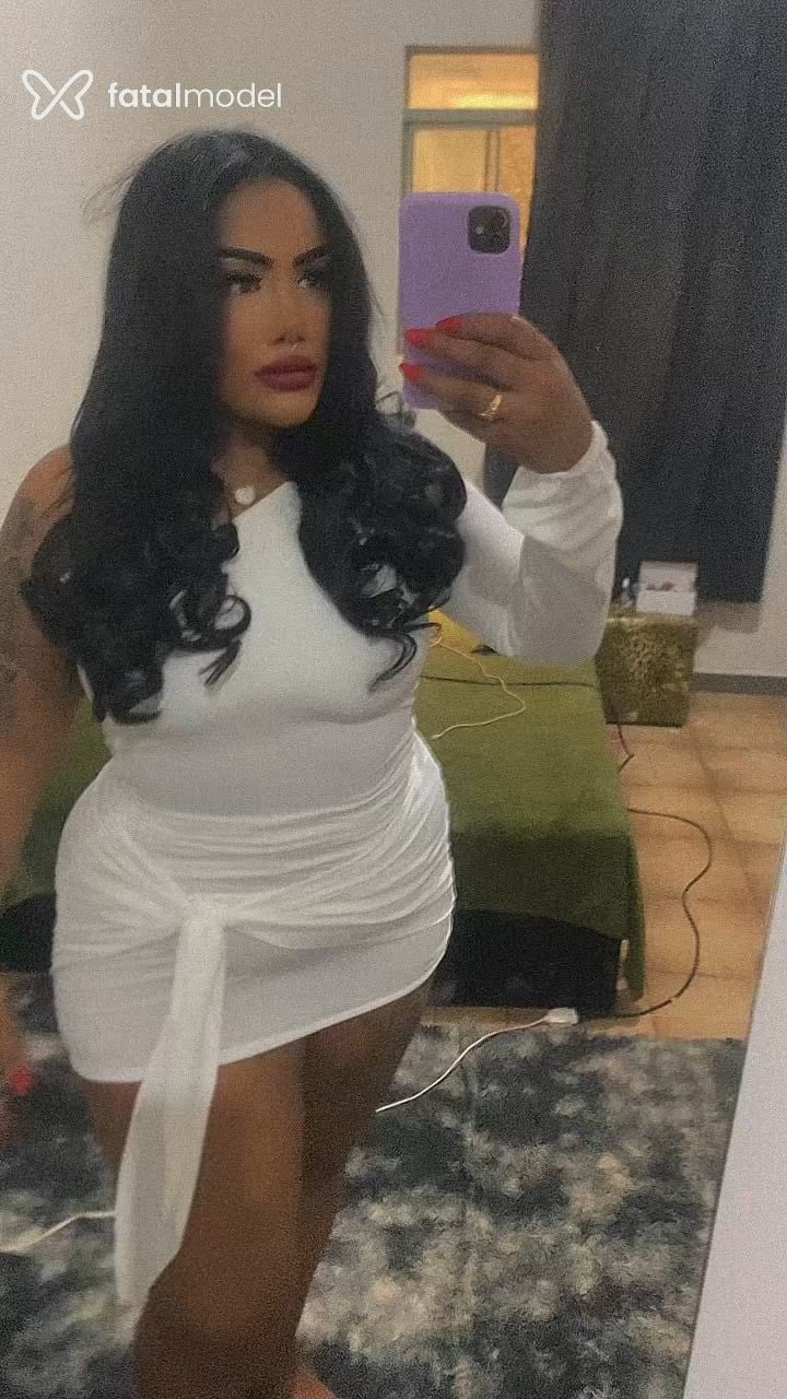 Acompanhante mulher com cabelo castanho de olhos castanhos - Maju Madellin