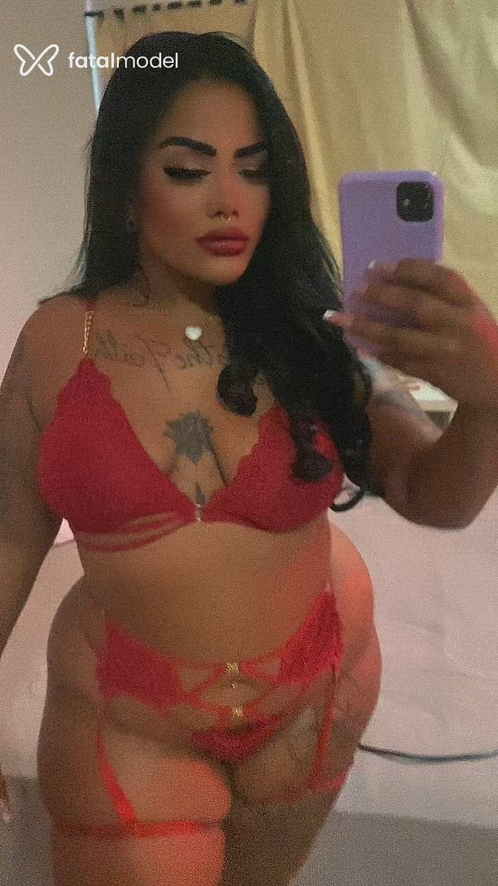 Acompanhante mulher com cabelo castanho de olhos castanhos - Maju Madellin