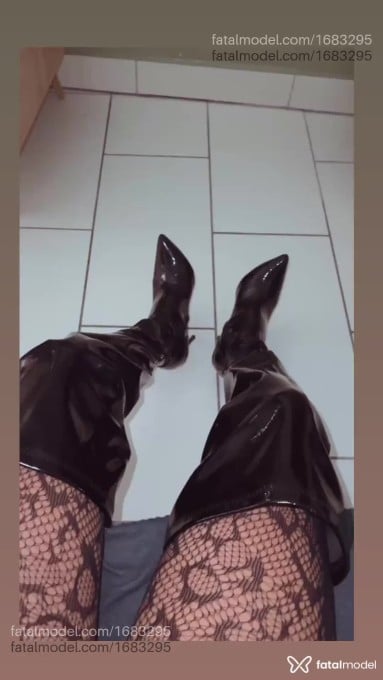 Acompanhante travesti com cabelo castanho de olhos castanhos - Sabrina Bittencout Acompanhante travesti com cabelo castanho de olhos castanhos - Sabrina Bittencout