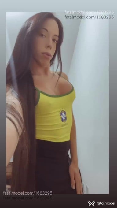 Acompanhante travesti com cabelo castanho de olhos castanhos - Sabrina Bittencout Acompanhante travesti com cabelo castanho de olhos castanhos - Sabrina Bittencout