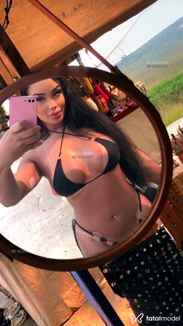 Acompanhante mulher trans com cabelo castanho de olhos castanhos em São Paulo - Luara