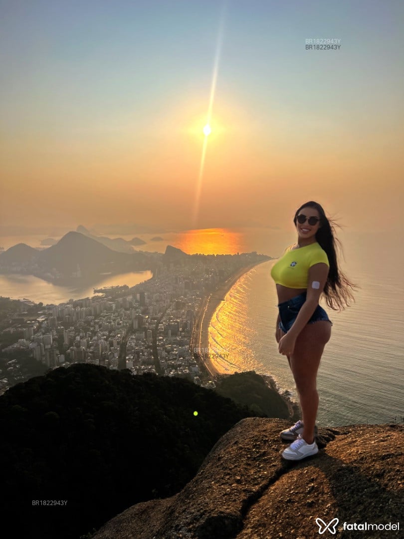 Acompanhante mulher trans com cabelo castanho de olhos castanhos em São Paulo - Luara