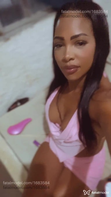 Acompanhante mulher morena (o) de olhos pretos - Rebeka fontin