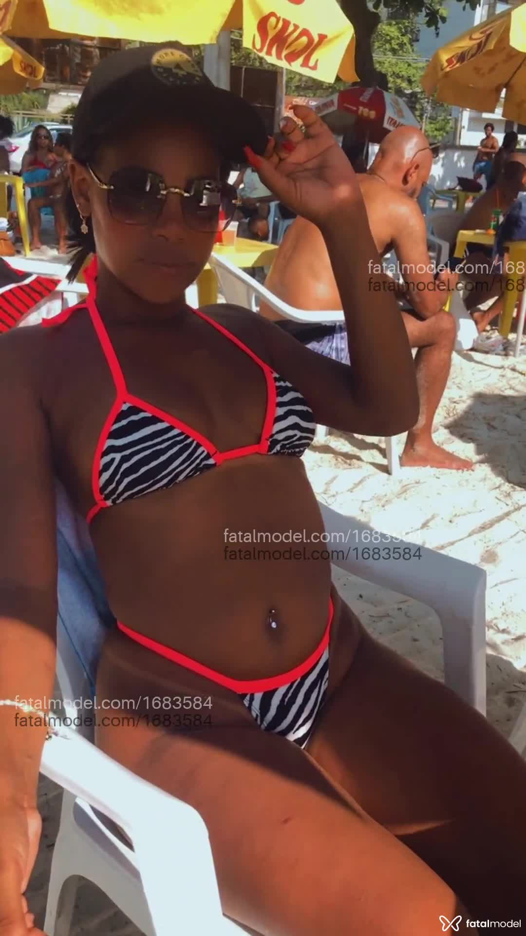 Acompanhante mulher morena (o) de olhos pretos - Rebeka fontin