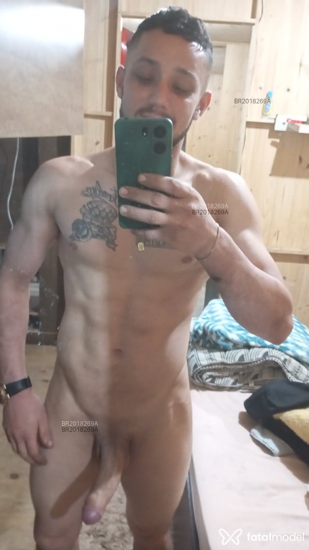 Acompanhante homem morena (o) de olhos castanhos em Virtual - Sd Jardim