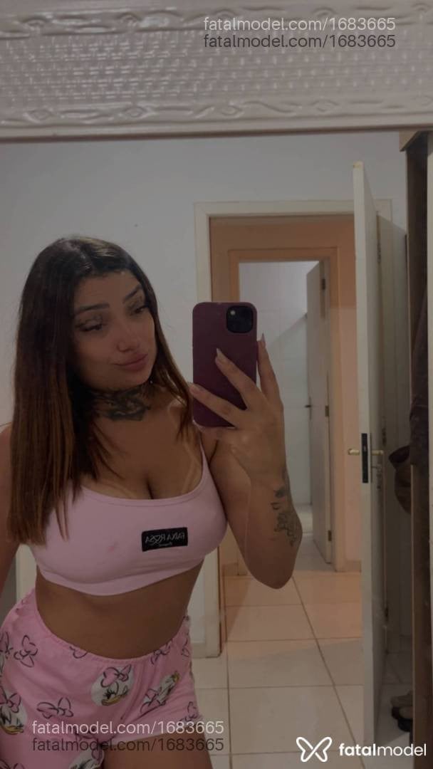Acompanhante mulher com cabelo castanho de olhos mel em Gravataí - Eduarda Vaz