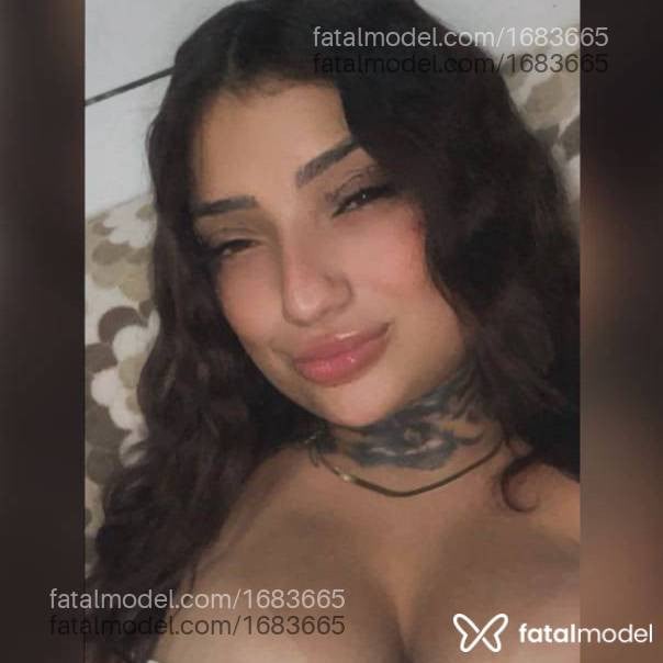 Acompanhante mulher com cabelo castanho de olhos mel - Eduarda Vaz
