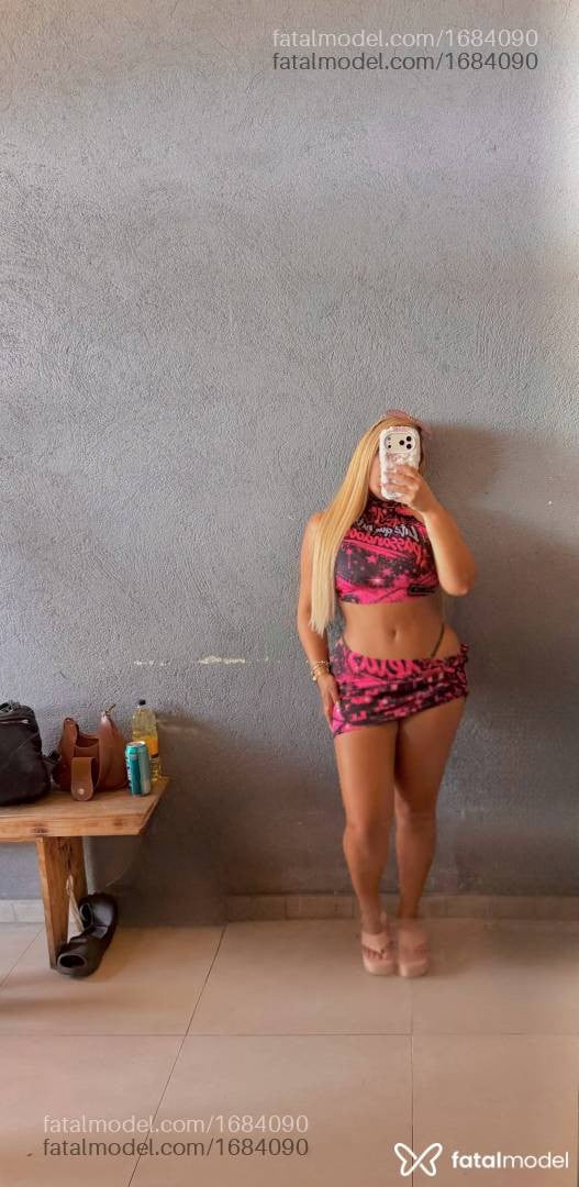 Acompanhante mulher loira (o) de olhos pretos - Liz Dias