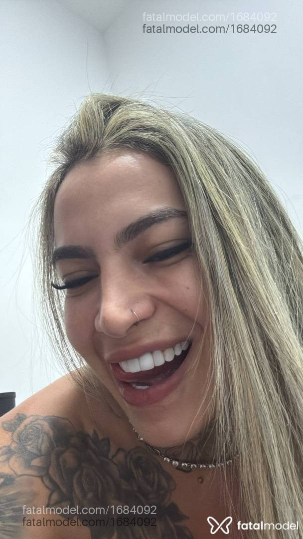 Acompanhante mulher loira (o) de olhos mel - Clara Soares