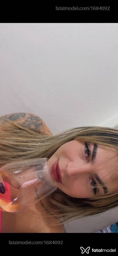 Acompanhante mulher loira (o) de olhos mel - Clara Soares
