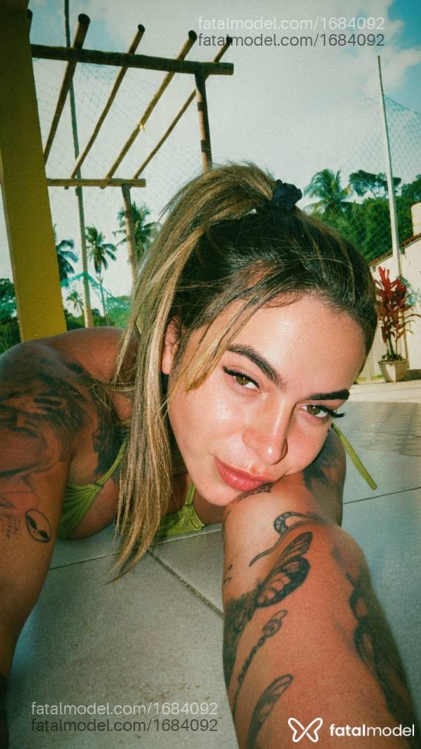 Acompanhante mulher loira (o) de olhos mel - Clara Soares