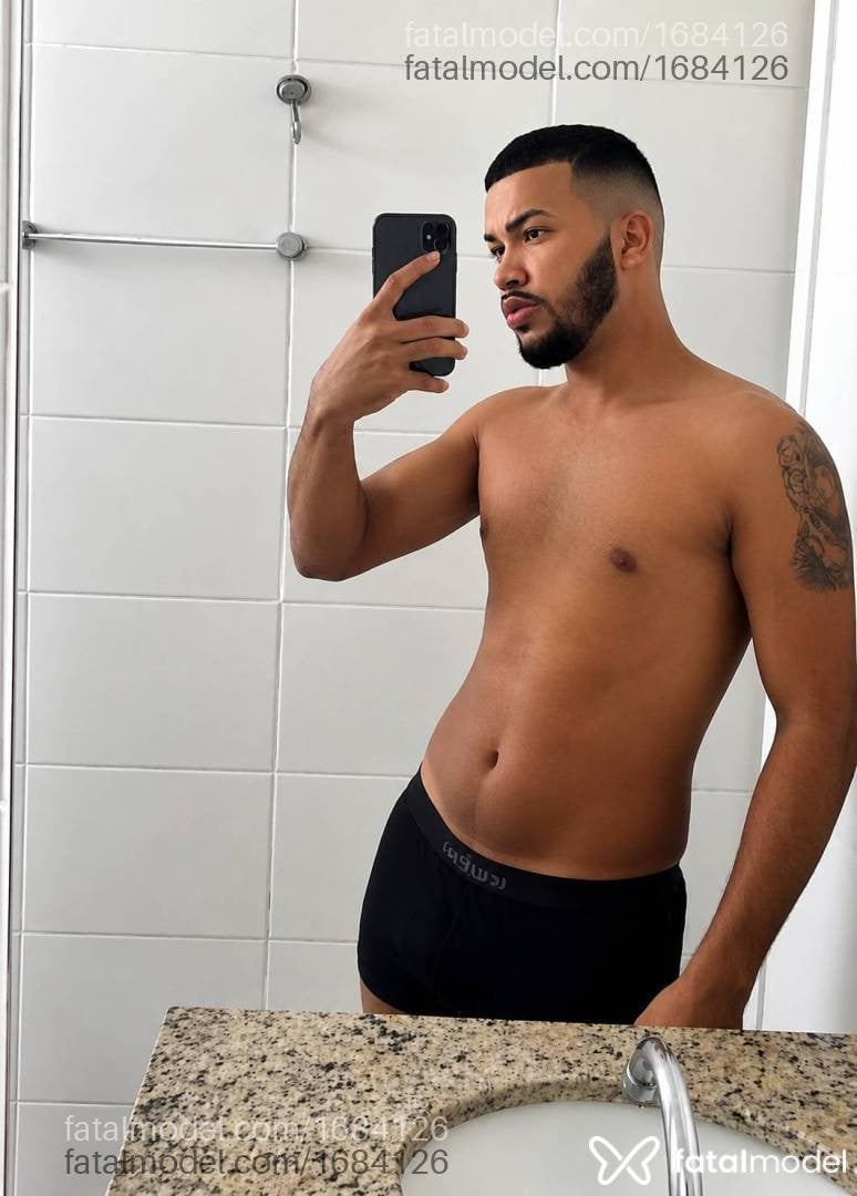 Acompanhante homem morena (o) de olhos castanhos em Florianópolis - Daniel