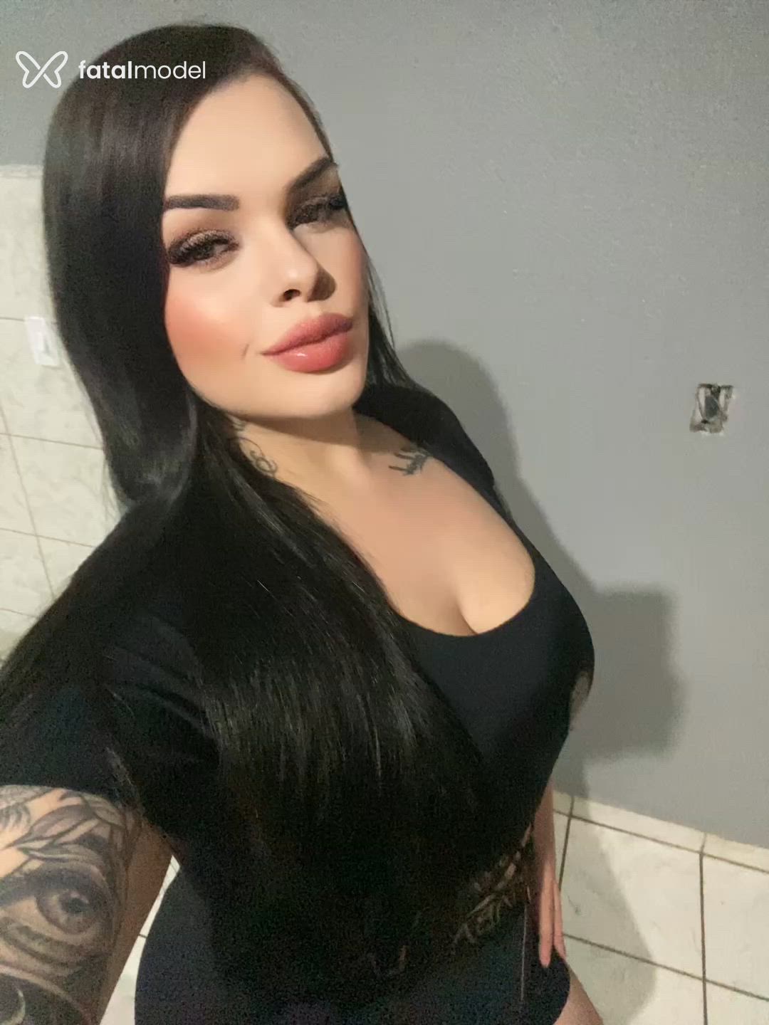 Acompanhante mulher morena (o) de olhos castanhos - Juju santos Acompanhante mulher morena (o) de olhos castanhos - Juju santos