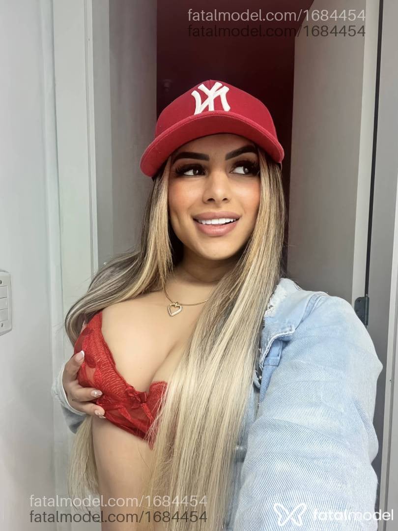 Acompanhante mulher com cabelo castanho de olhos castanhos - Mikaelly