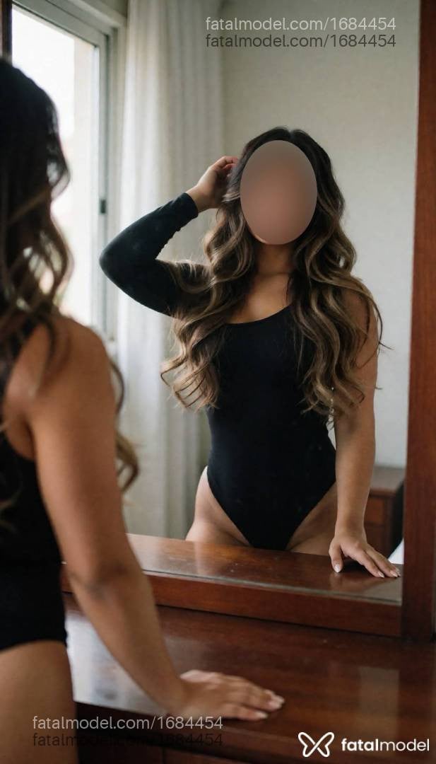Acompanhante mulher com cabelo castanho de olhos castanhos - Mikaelly