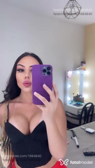 Acompanhante mulher com cabelo castanho de olhos castanhos - Laís Angel Acompanhante mulher com cabelo castanho de olhos castanhos - Laís Angel