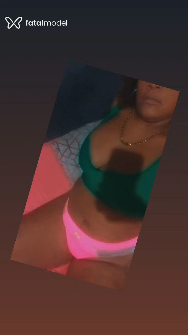 Acompanhante mulher com cabelo castanho de olhos castanhos - Raquel Acompanhante mulher com cabelo castanho de olhos castanhos - Raquel