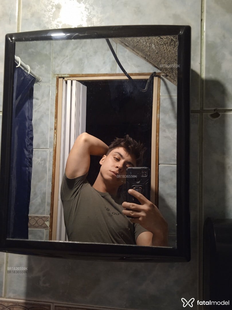 Acompanhante homem com cabelo castanho de olhos castanhos - Igor Velasco