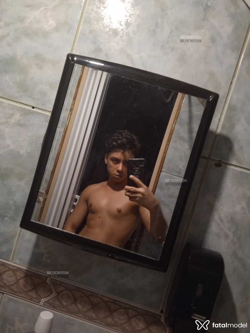Acompanhante homem com cabelo castanho de olhos castanhos - Igor Velasco