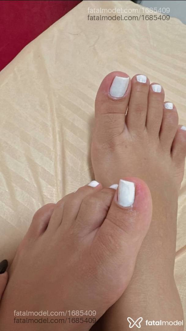 Acompanhante mulher loira (o) de olhos pretos - Pérola