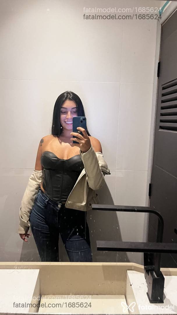 Acompanhante mulher morena (o) de olhos pretos - Bianca