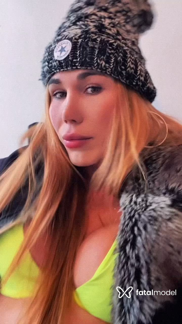 Acompanhante mulher trans ruiva (o) de olhos verdes - JHULLY Campos