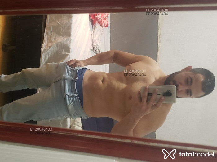 Acompanhante homem morena (o) de olhos castanhos em Virtual - Sinhorelli