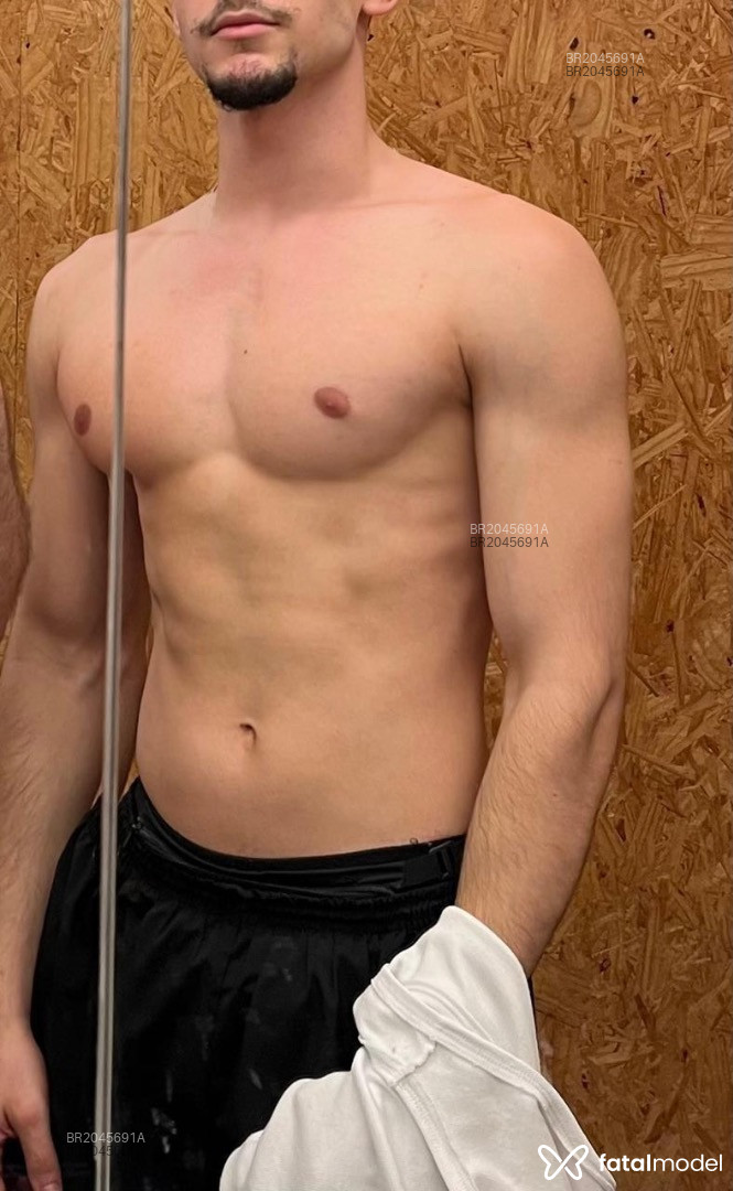 Acompanhante homem com cabelo castanho de olhos castanhos em Virtual Acompanhante homem com cabelo castanho de olhos castanhos em Virtual - Matheus