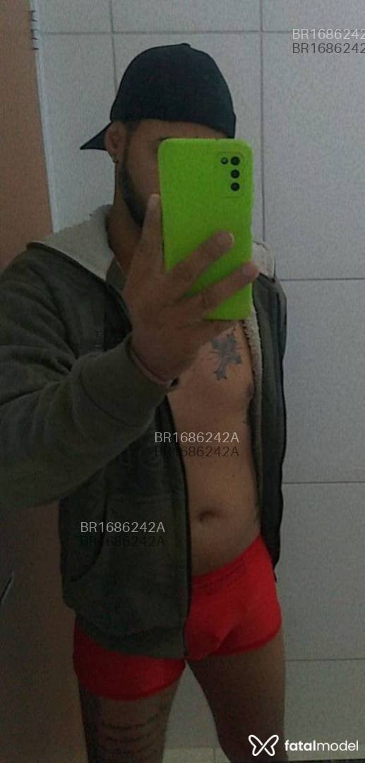 Acompanhante homem com cabelo grisalho de olhos pretos em Uberaba Acompanhante homem com cabelo grisalho de olhos pretos em Uberaba - Fabuloso