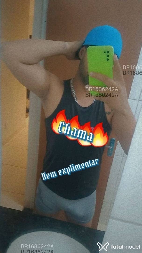 Acompanhante homem com cabelo grisalho de olhos pretos em Uberaba Acompanhante homem com cabelo grisalho de olhos pretos em Uberaba - Fabuloso